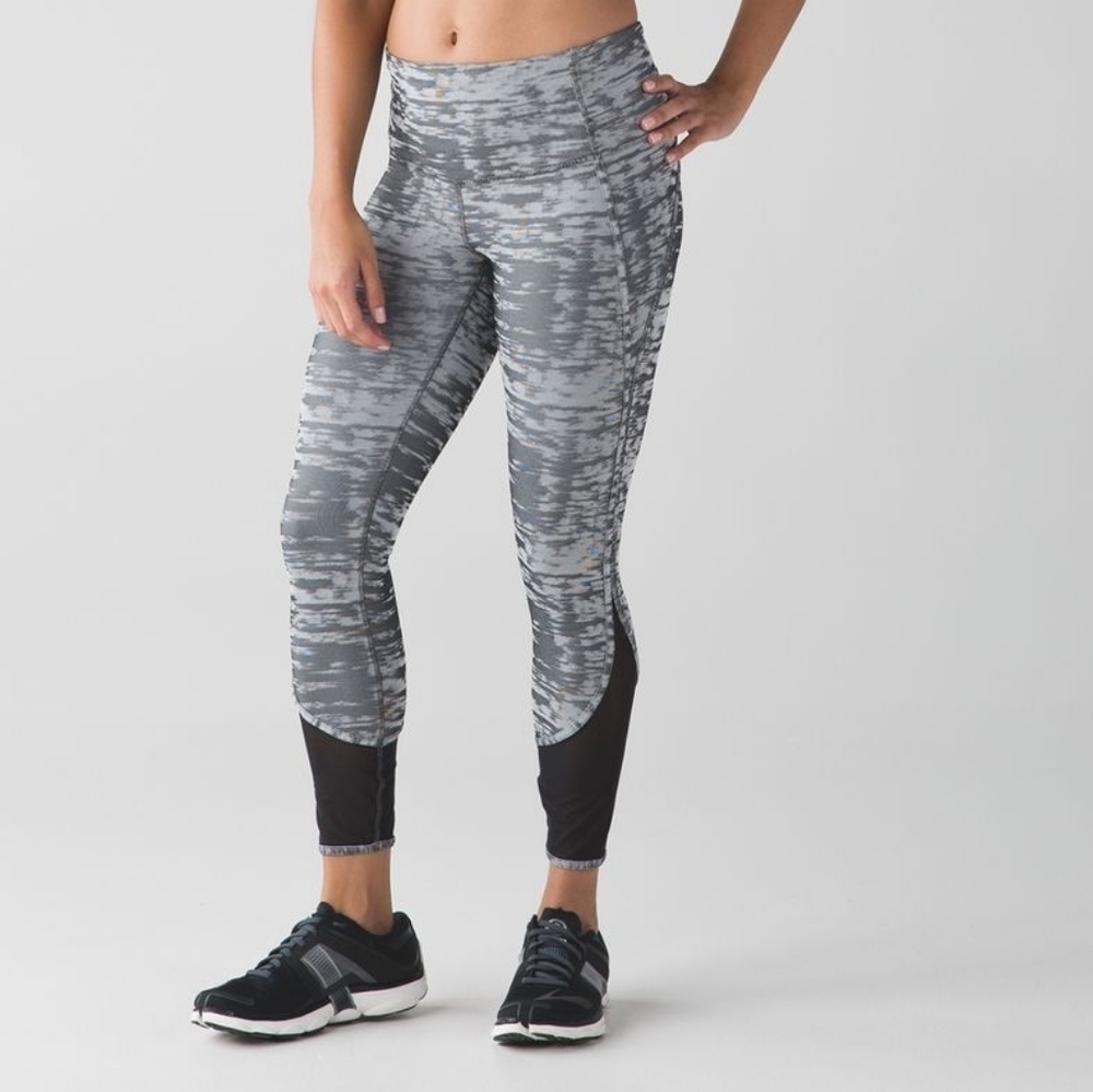 Lululemon Beat The Heat Run Inspire Gray & Black Printed Mesh Tight Leggings